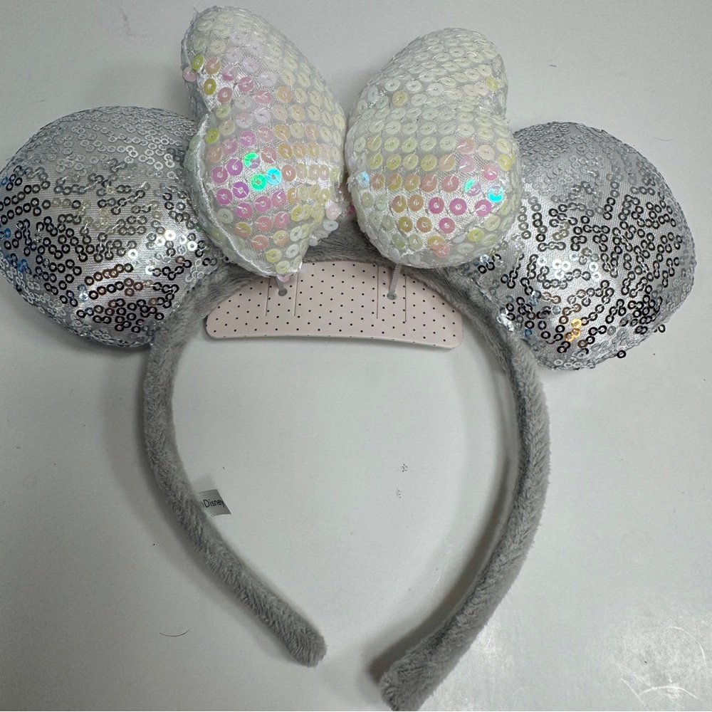 NWT. Primark Disney Sparkling sequin minnie mouse ears headband. Iridescent